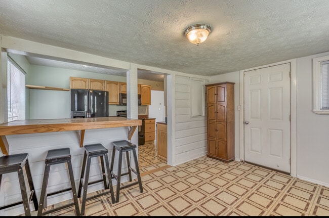 Building Photo - 1609 E Fairview Ave