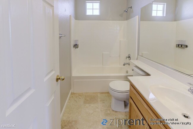Building Photo - 3 br, 3 bath House - 825 Bussing Ct, Folso...