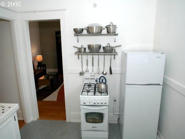 Building Photo - City of Portland Condo Studio, Great Location!