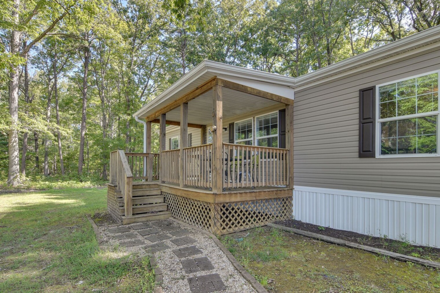 Building Photo - 499 Woods Ln