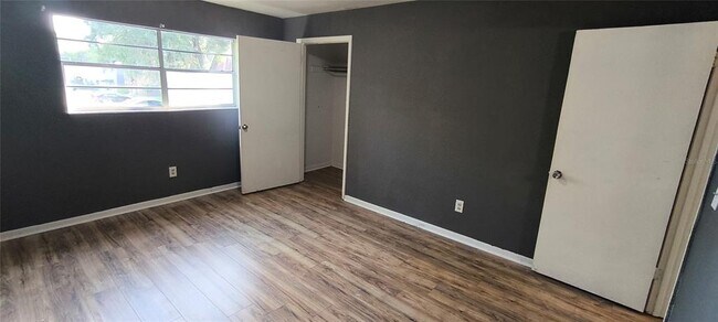 Building Photo - 2640 SW 31st Pl