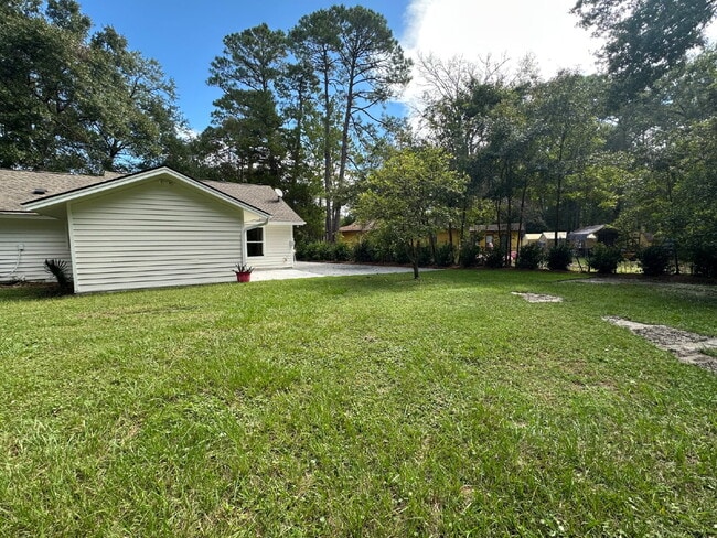 Building Photo - Completely Remodeled Ranch Style Home in t...