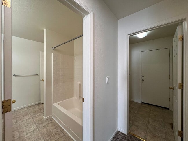 Building Photo - Centrally located 3 bedroom home in Fernley- 3 car garage