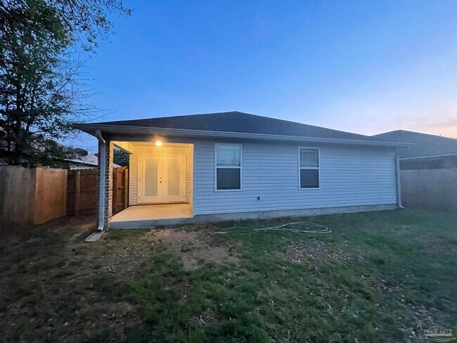 Building Photo - 670 Edith Ln