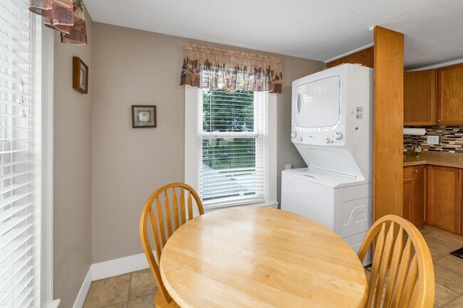 Building Photo - 17 Prospect St