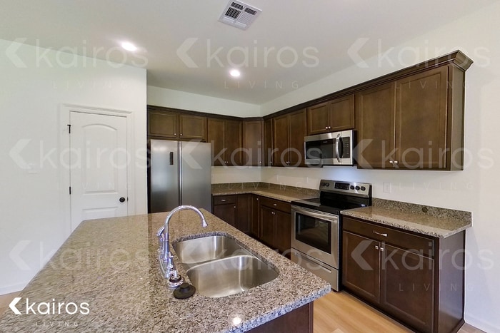 Building Photo - 207 Foggy Ln