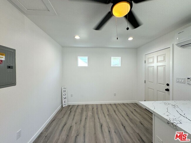 Building Photo - 841 W 64th St