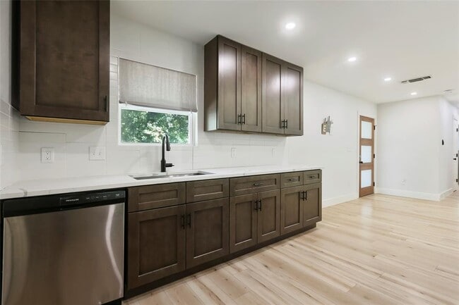 Building Photo - 10410 Quail Ridge Dr