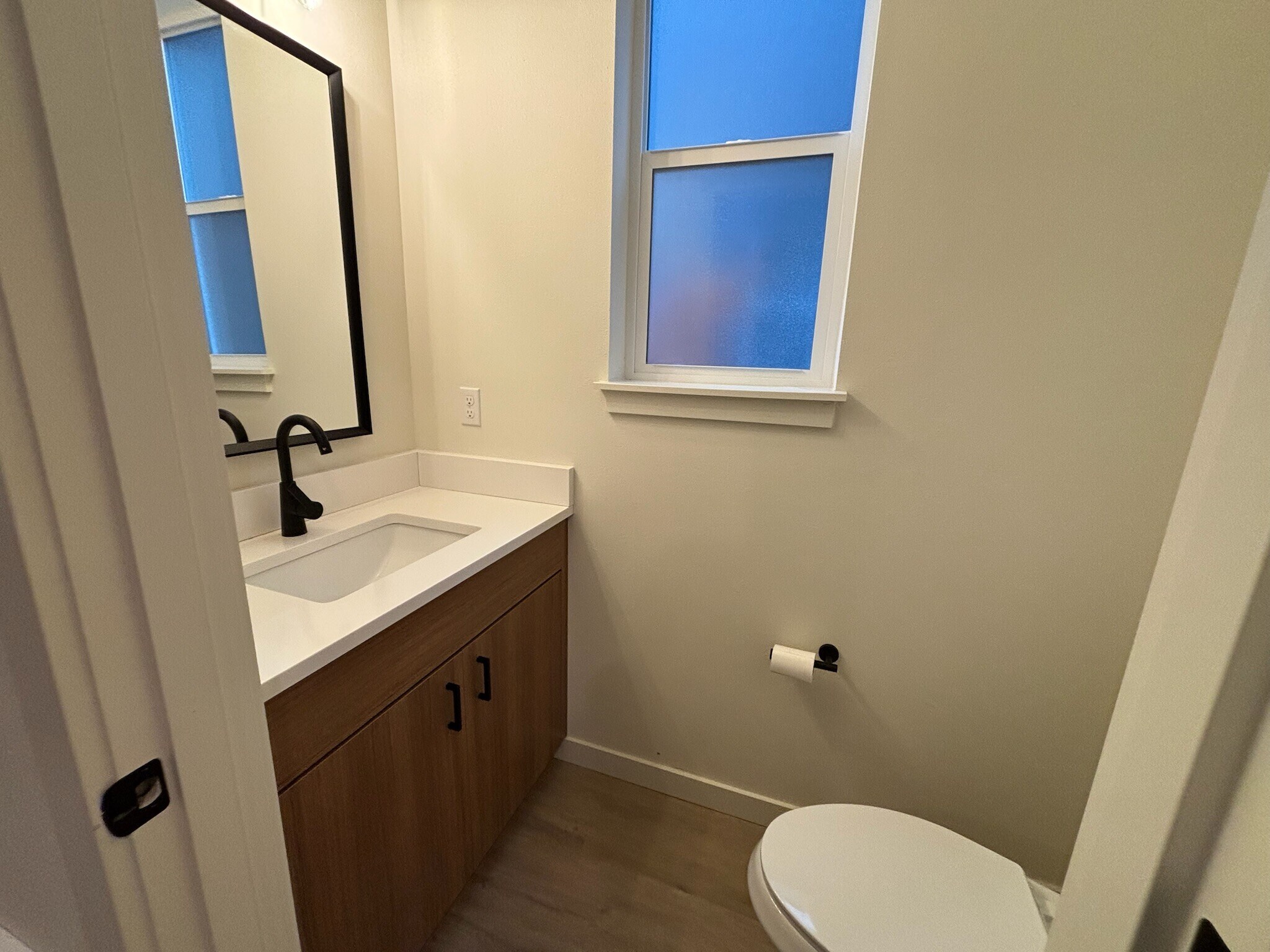 Building Photo - 12070 SE Pine St