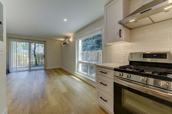 Building Photo - 616 Marine St