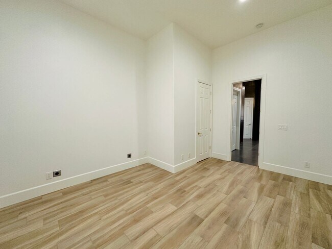 Building Photo - Stunning home with pool in prestigious Eagle Hills!