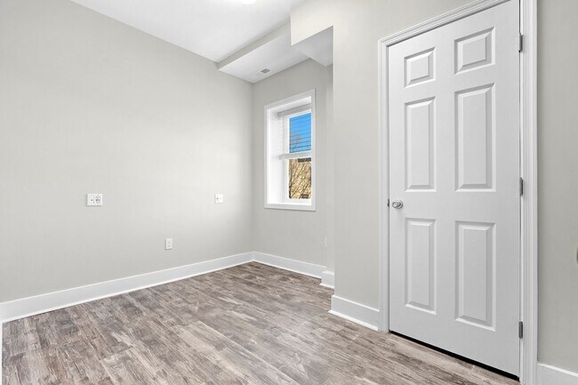 Building Photo - 100 S Bouldin St