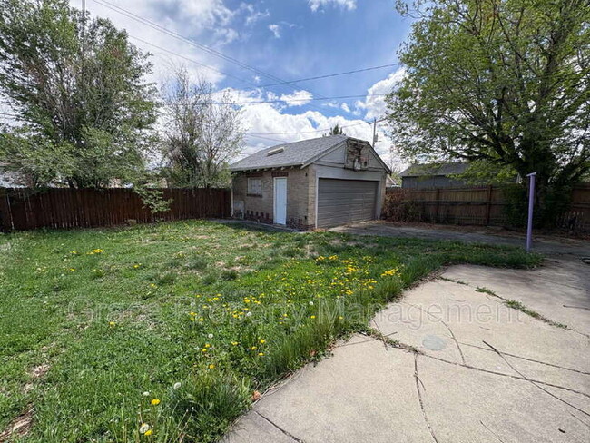 Building Photo - 1442 Perry St