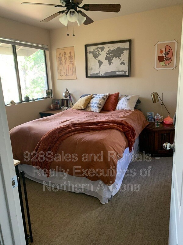 Building Photo - 3200 S Litzler Dr