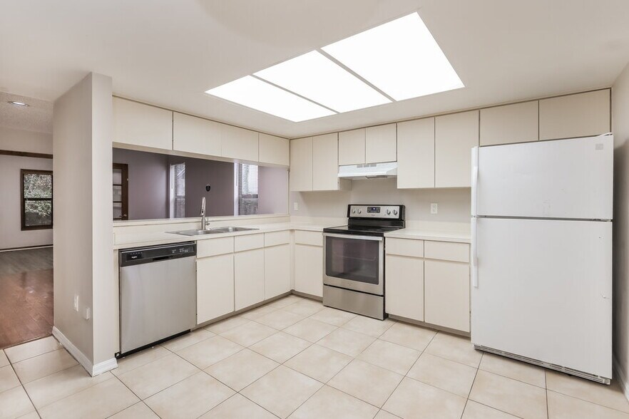 Building Photo - 3577 Raintree Ln