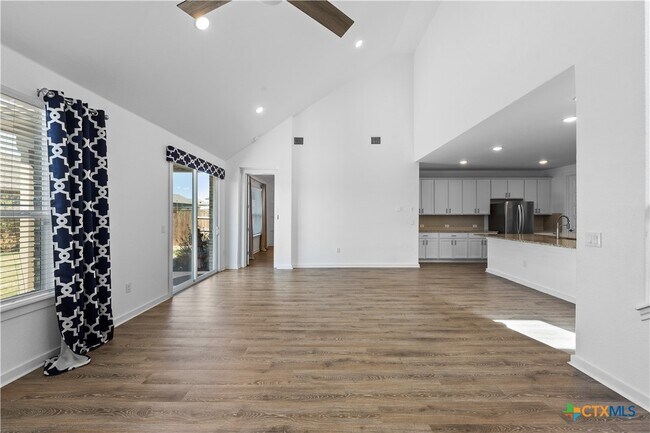 Building Photo - 328 Peace Pipe Way