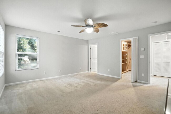 Building Photo - Fully Updated and Move-In Ready with Excep...
