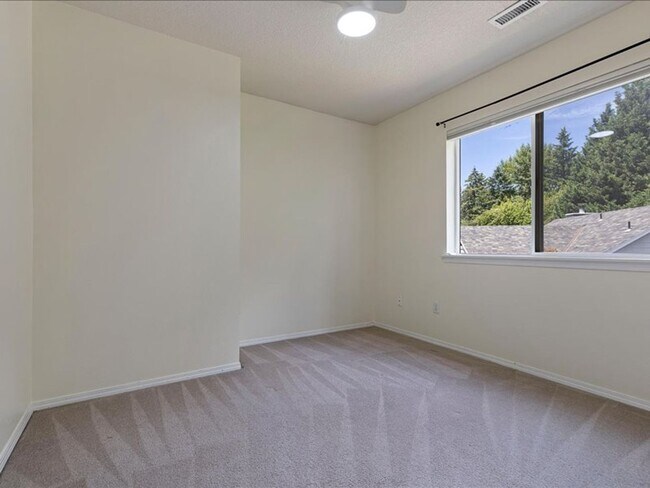 Building Photo - FOR RENT: MRS. CLEAN LIVED HERE! LOVELY HILLSBORO HOME AVAILABLE NOW! 4 BED, 2.5 BATH, 2 CAR GAR,...