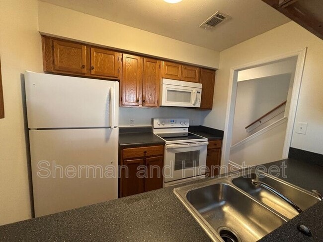 Building Photo - 313 Lake Ave