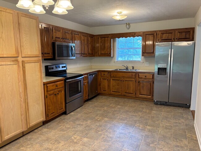 Building Photo - 3BD 2 BA HOME FOR RENT NEXT TO ALGOOD SCHOOLS