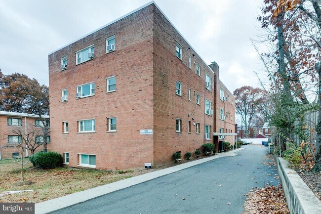 Building Photo - 500 S Courthouse Rd
