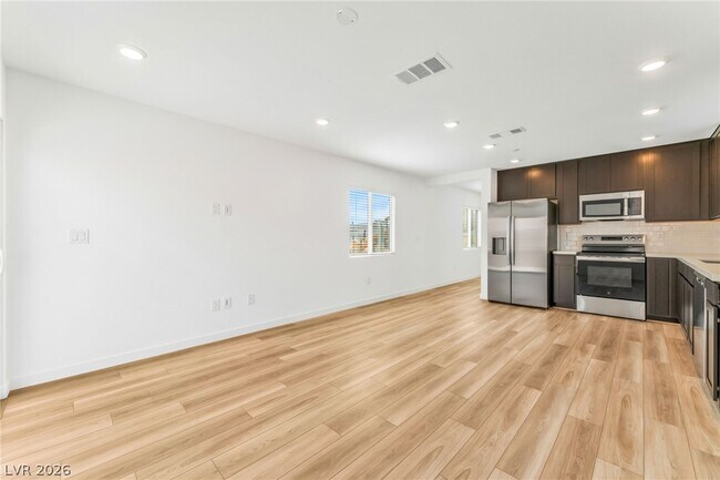 Building Photo - 2204 Abraham Ave