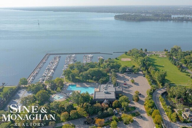 Building Photo - 744 Trombley Rd