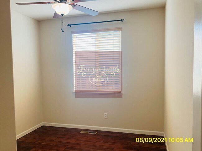 Building Photo - Charming 3 Bedroom, 2 Bathroom Single-Stor...