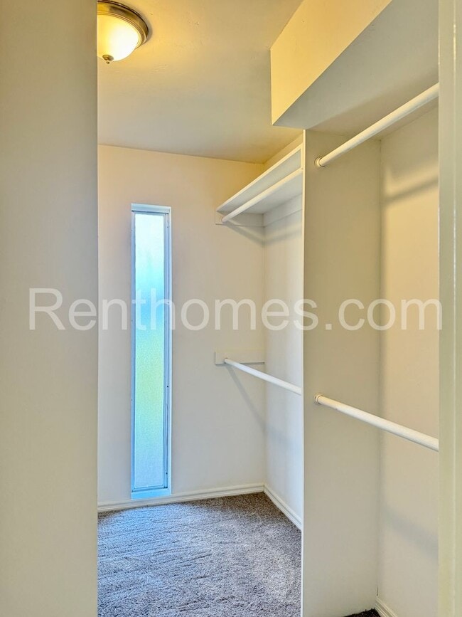 Building Photo - 1588 Rambla Puesta