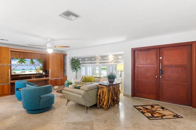 Building Photo - 4101 Bayview Dr