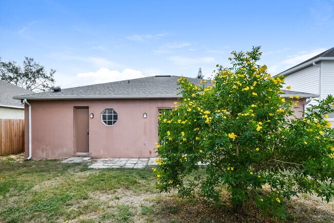 Building Photo - 16041 Wilkinson Dr