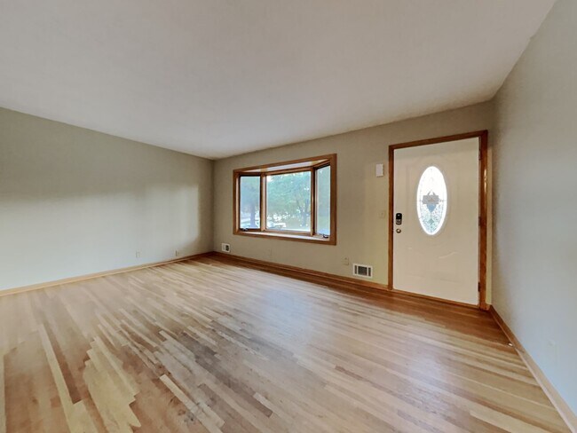 Building Photo - 2551 Charlotte St