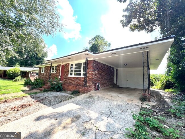 Building Photo - 133 Pineview Dr