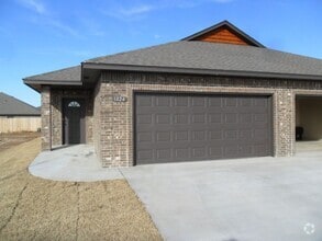 Building Photo - 1822/1824 Cypress Ln