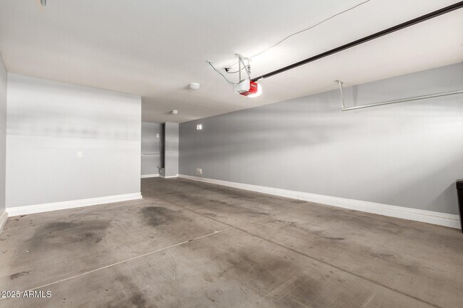 Building Photo - 3142 N Clanton St