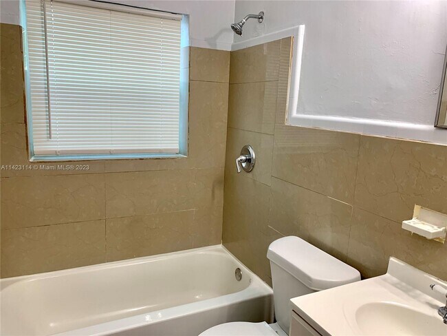 Building Photo - 2316 Madison St