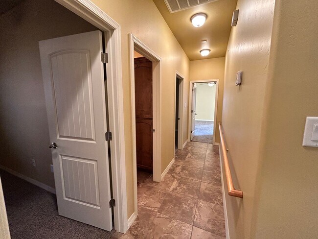 Building Photo - Beautiful Southwestern-Style Home in El Rancho Encantado