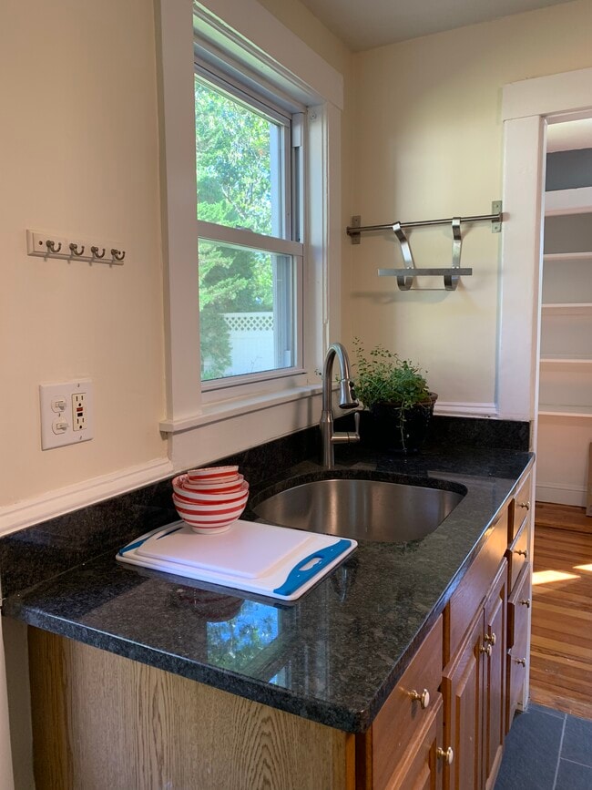 Building Photo - 64 Cedar St