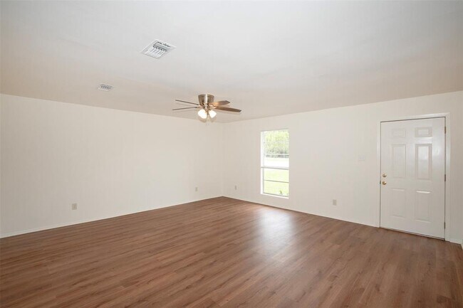 Building Photo - 914 Avenue G