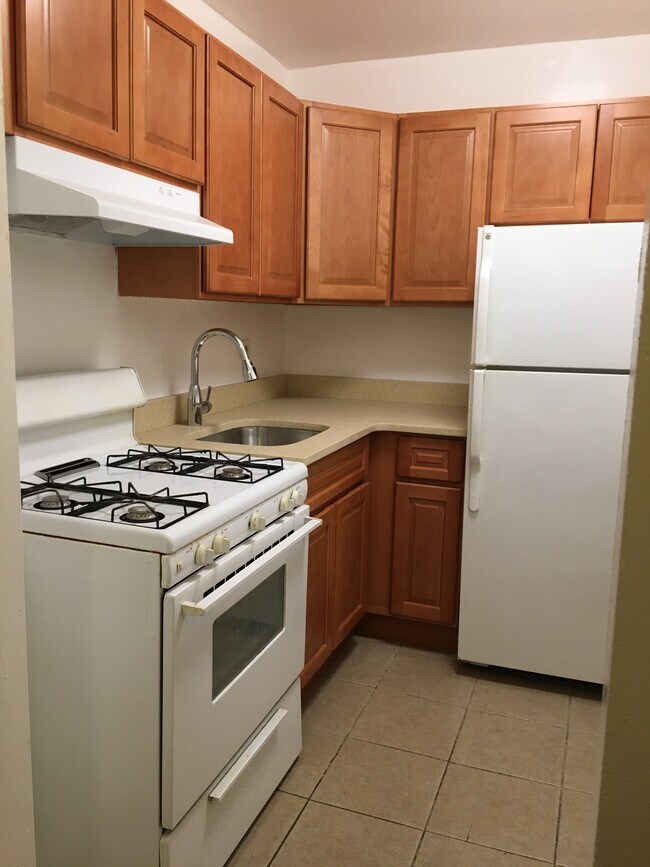 Building Photo - 8330 Vietor Ave