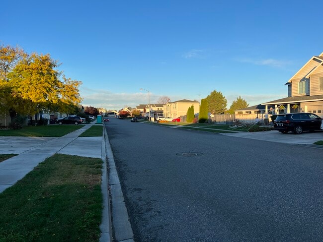 Building Photo - 4412 Valencia Dr