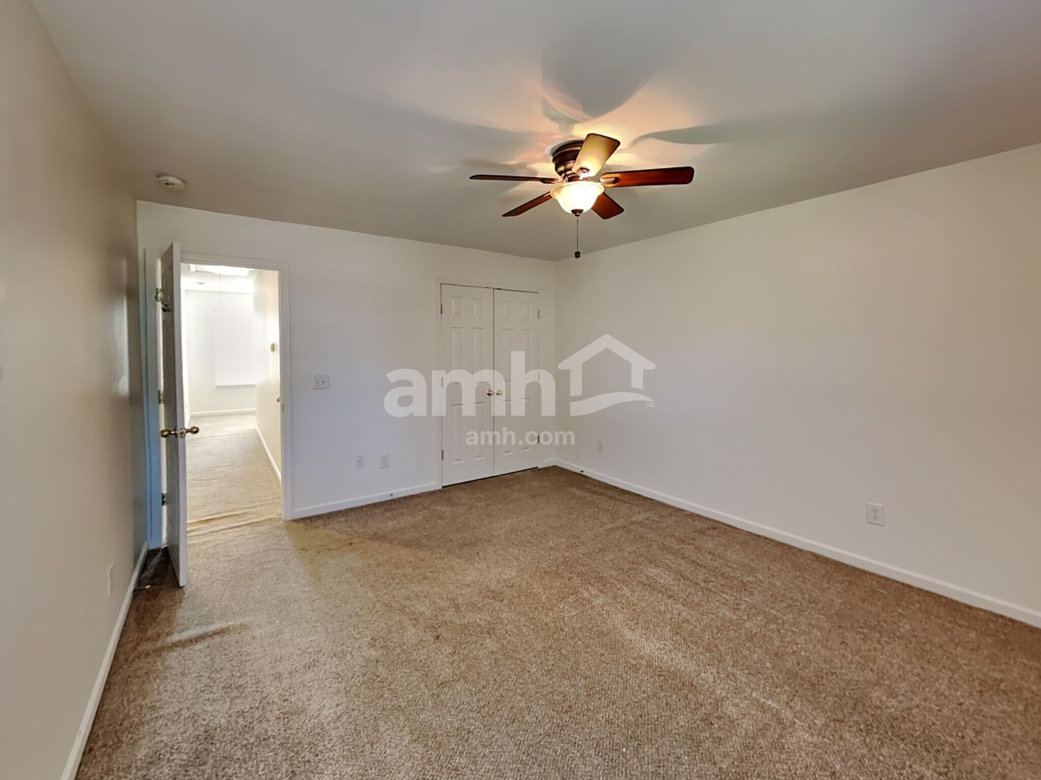Building Photo - 1042 Vanguard Dr