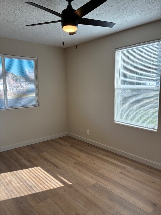 Building Photo - 910 Conant Ave