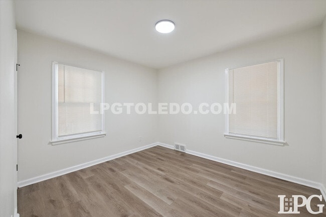 Building Photo - 3714 Wallwerth Dr