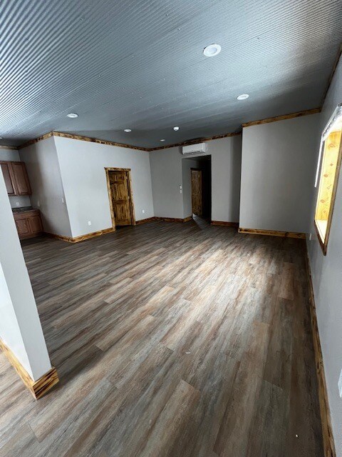 Building Photo - 7551 Riverside Dr