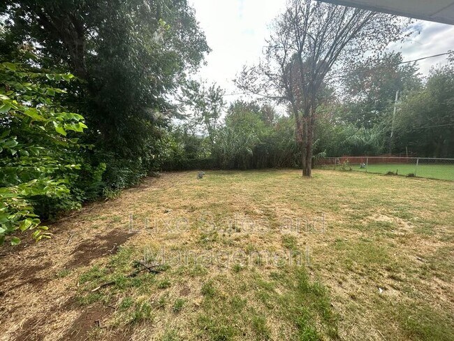 Building Photo - 700 Crosby Blvd