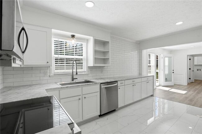 Building Photo - 313 Summit Ridge Dr