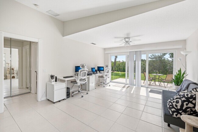 Building Photo - 10853 SW Elsinore Dr