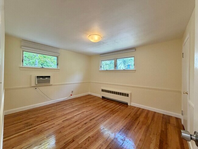 Building Photo - 487 Lowell Ave