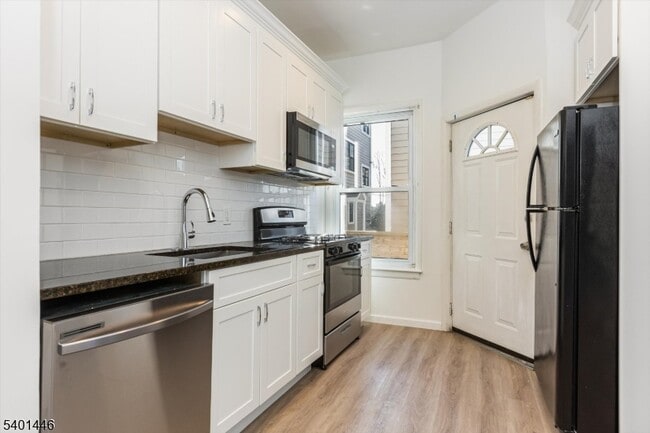 Building Photo - 55 Greenwood Ave